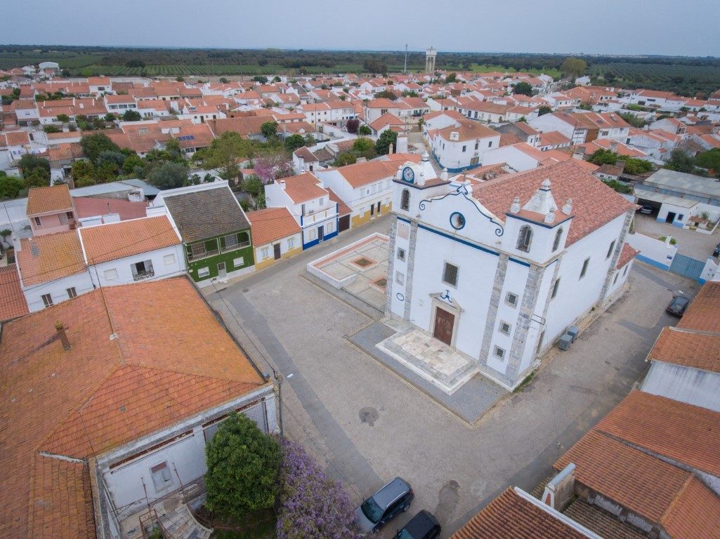 A Igreja Matriz, no Largo da Igreja