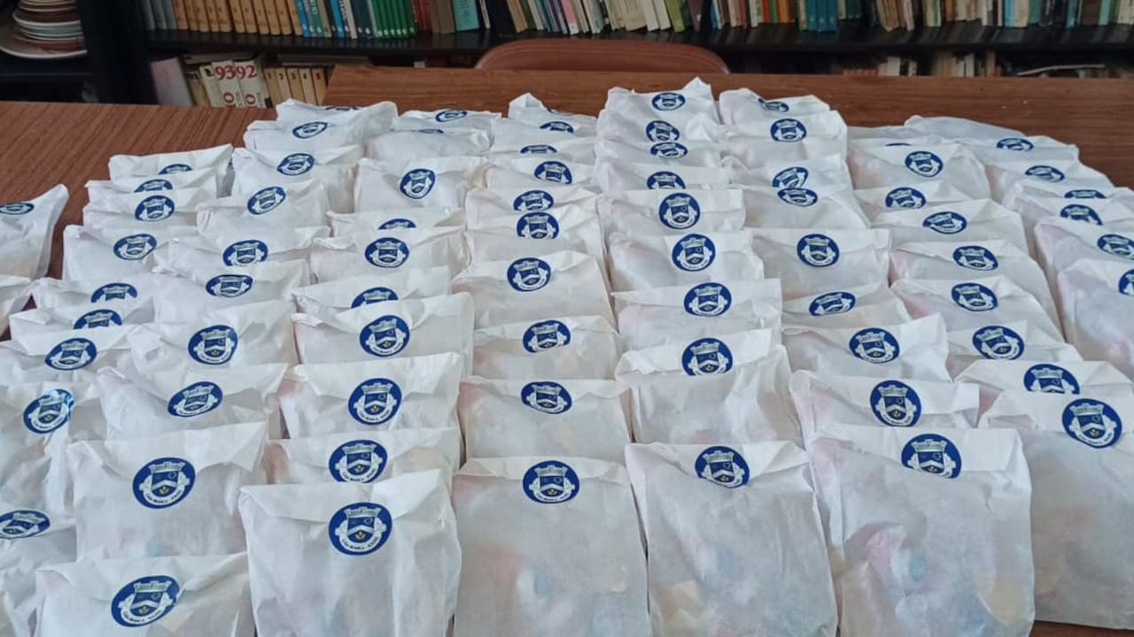 Lembranças de Natal para os meninos das escolas de Casa Branca