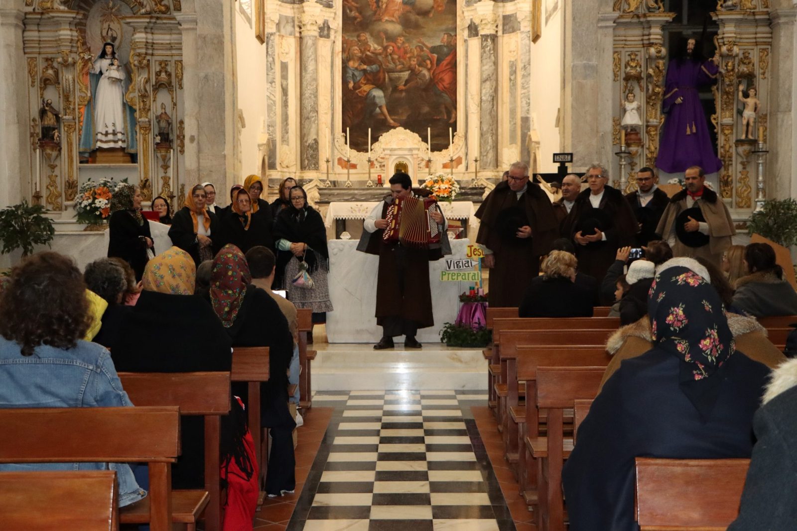 Cantares ao Menino na Igreja Matriz de Casa Branca